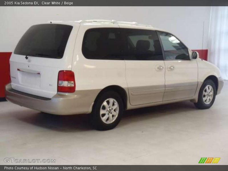 Clear White / Beige 2005 Kia Sedona EX