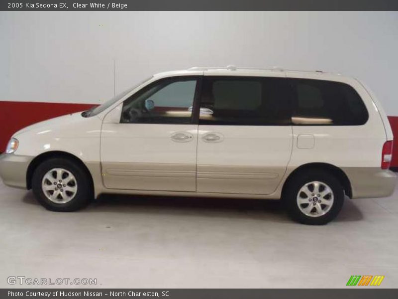 Clear White / Beige 2005 Kia Sedona EX