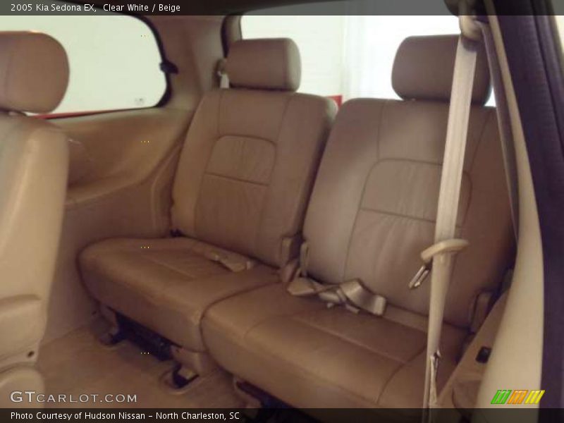 Clear White / Beige 2005 Kia Sedona EX