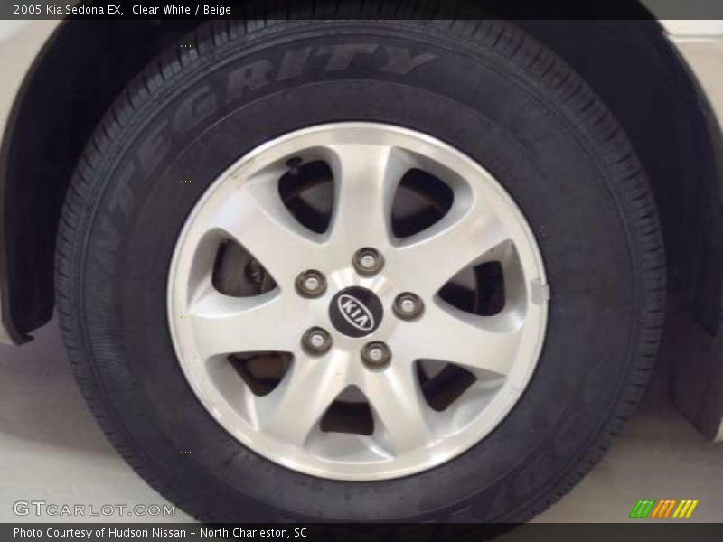Clear White / Beige 2005 Kia Sedona EX