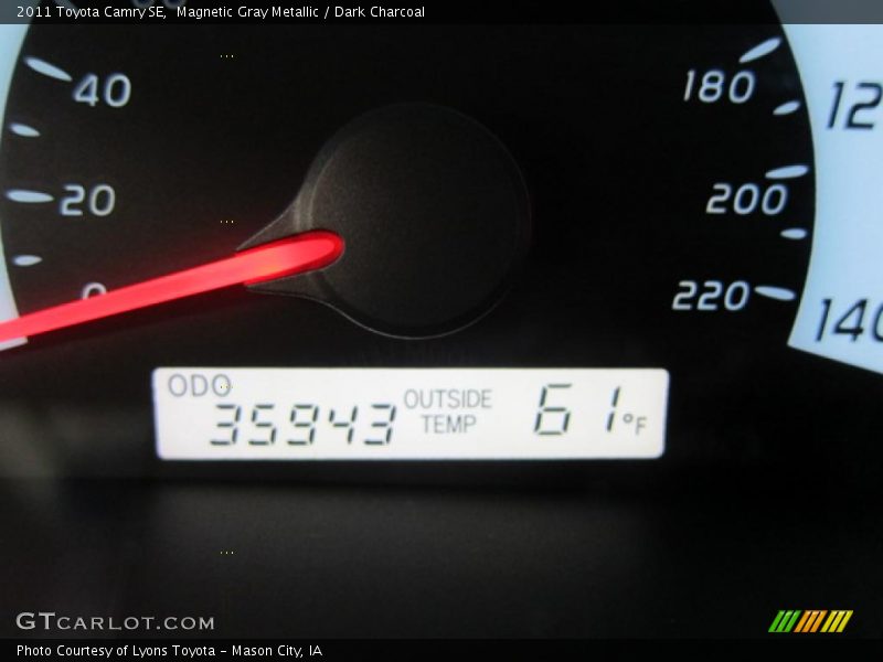 Magnetic Gray Metallic / Dark Charcoal 2011 Toyota Camry SE