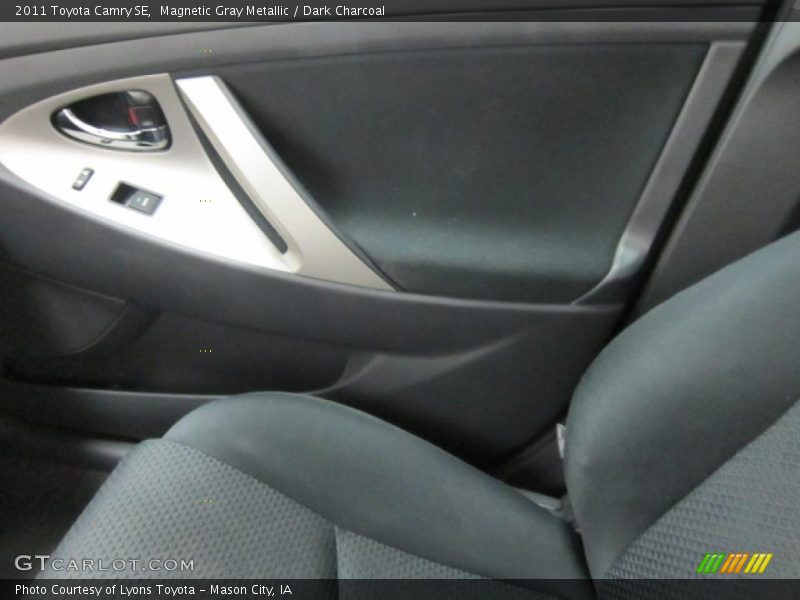 Magnetic Gray Metallic / Dark Charcoal 2011 Toyota Camry SE