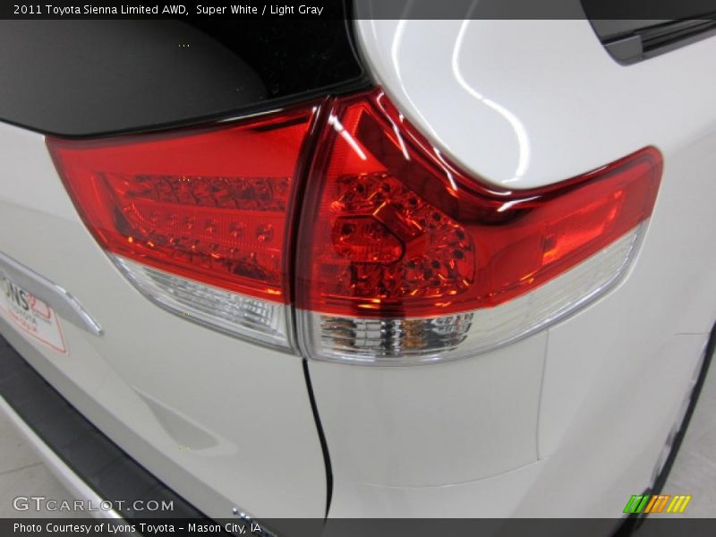 Super White / Light Gray 2011 Toyota Sienna Limited AWD