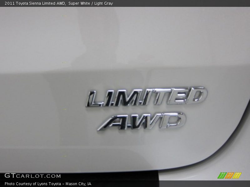 Super White / Light Gray 2011 Toyota Sienna Limited AWD