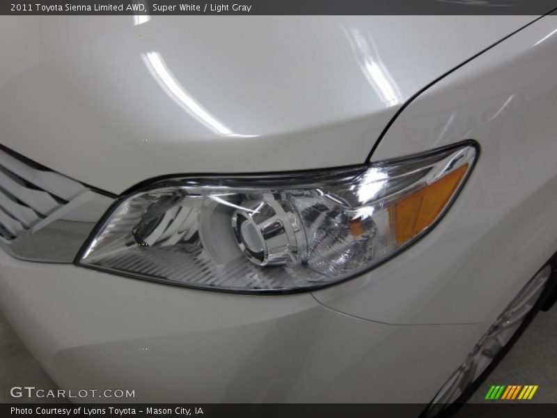 Super White / Light Gray 2011 Toyota Sienna Limited AWD