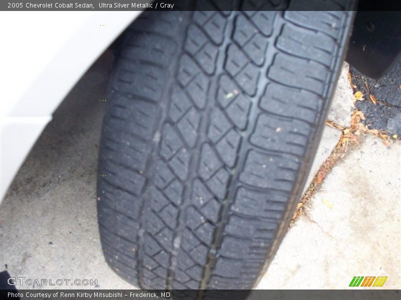 Ultra Silver Metallic / Gray 2005 Chevrolet Cobalt Sedan