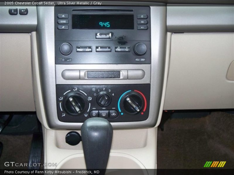 Ultra Silver Metallic / Gray 2005 Chevrolet Cobalt Sedan