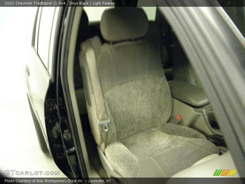 Onyx Black / Light Pewter 2002 Chevrolet TrailBlazer LS 4x4