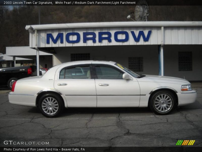 White Pearl / Medium Dark Parchment/Light Parchment 2003 Lincoln Town Car Signature