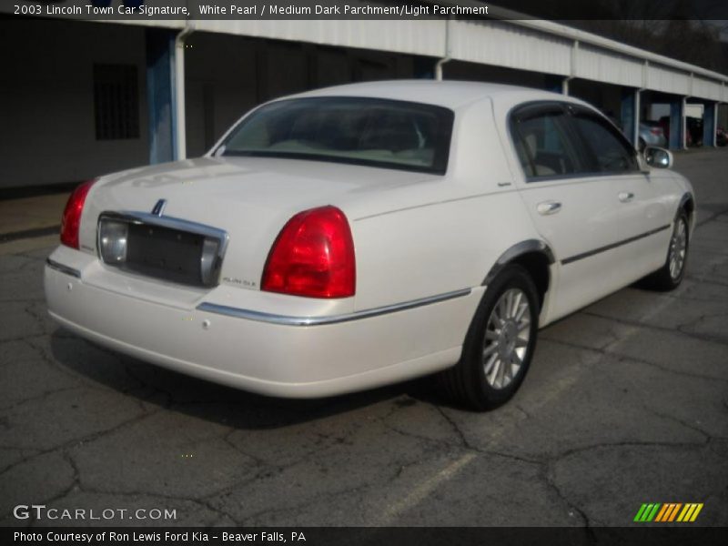White Pearl / Medium Dark Parchment/Light Parchment 2003 Lincoln Town Car Signature