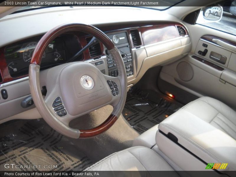 Medium Dark Parchment/Light Parchment Interior - 2003 Town Car Signature 