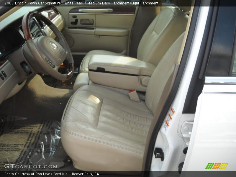  2003 Town Car Signature Medium Dark Parchment/Light Parchment Interior