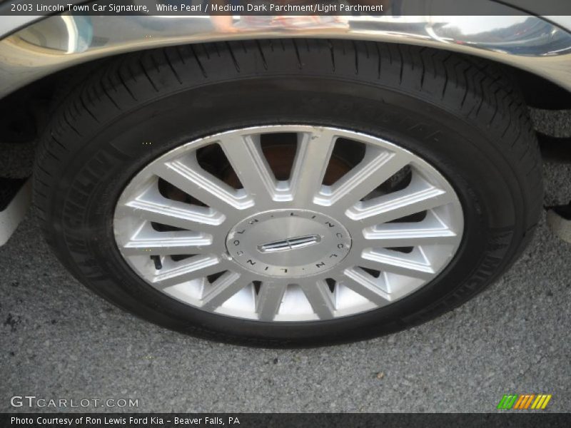 White Pearl / Medium Dark Parchment/Light Parchment 2003 Lincoln Town Car Signature