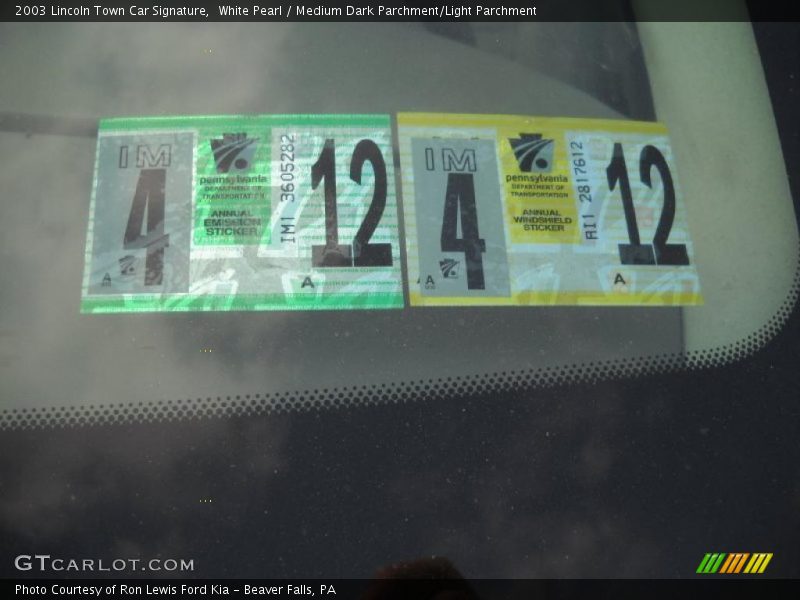 White Pearl / Medium Dark Parchment/Light Parchment 2003 Lincoln Town Car Signature