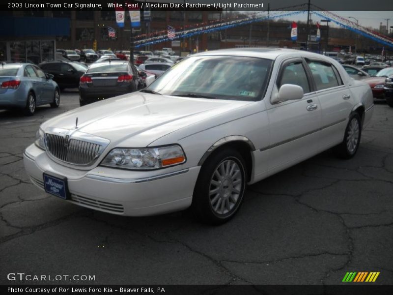 White Pearl / Medium Dark Parchment/Light Parchment 2003 Lincoln Town Car Signature