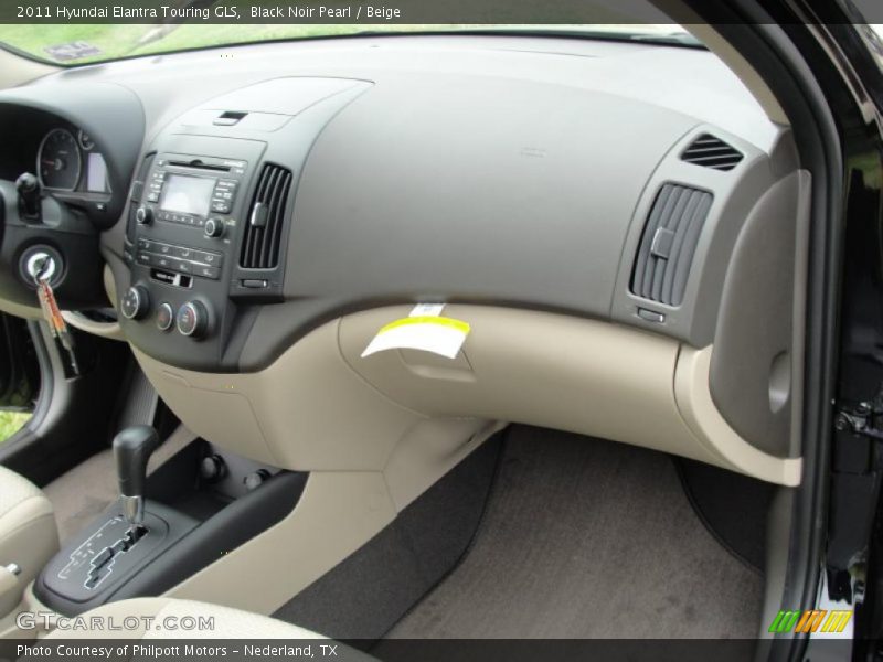 Dashboard of 2011 Elantra Touring GLS