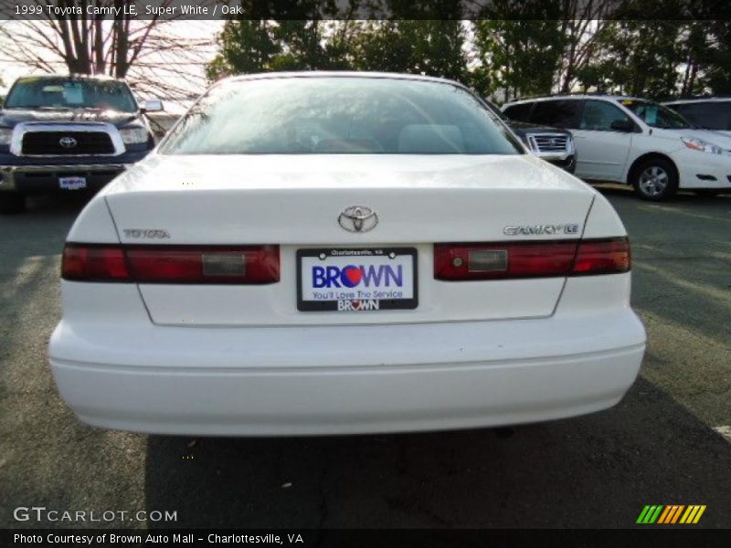 Super White / Oak 1999 Toyota Camry LE