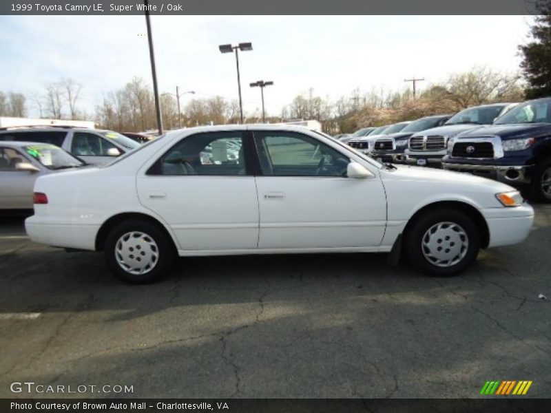 Super White / Oak 1999 Toyota Camry LE