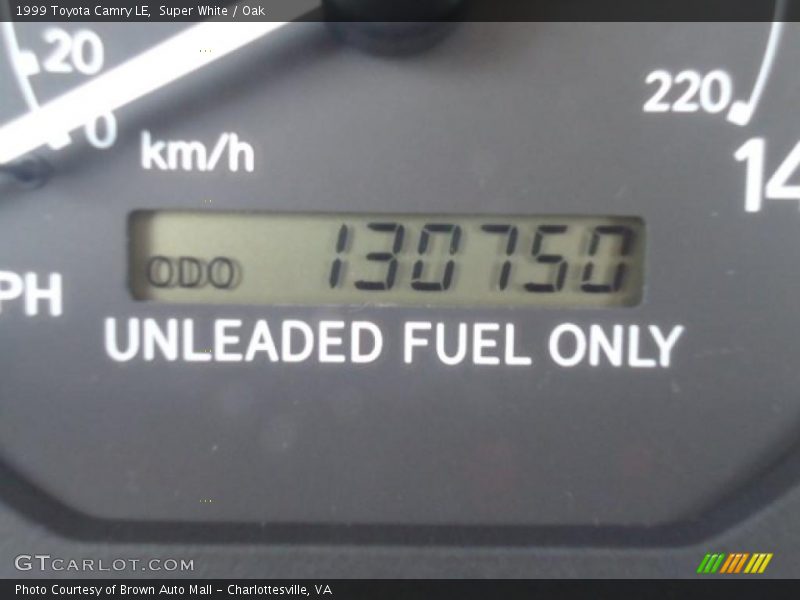 Super White / Oak 1999 Toyota Camry LE