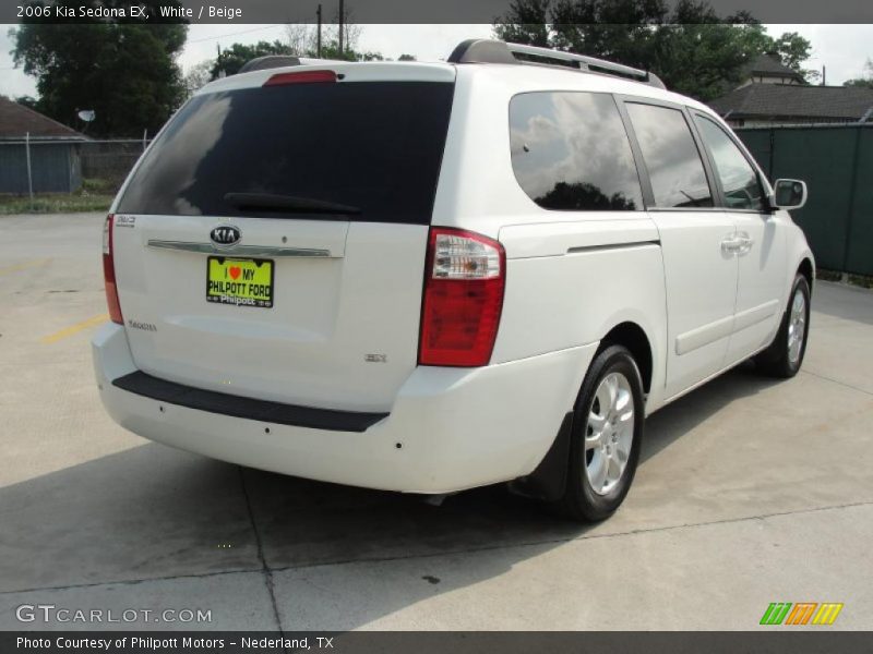 White / Beige 2006 Kia Sedona EX