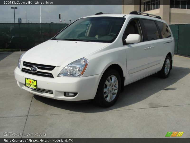 White / Beige 2006 Kia Sedona EX