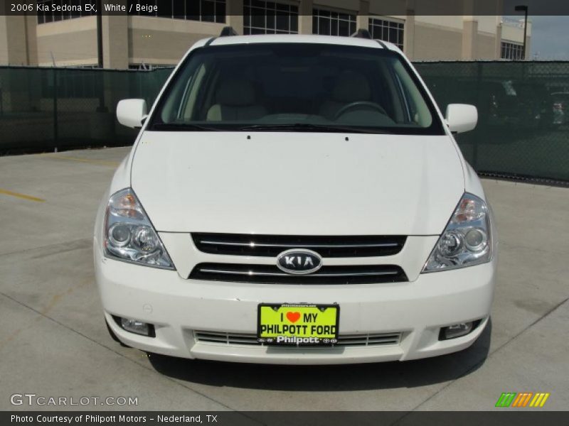 White / Beige 2006 Kia Sedona EX