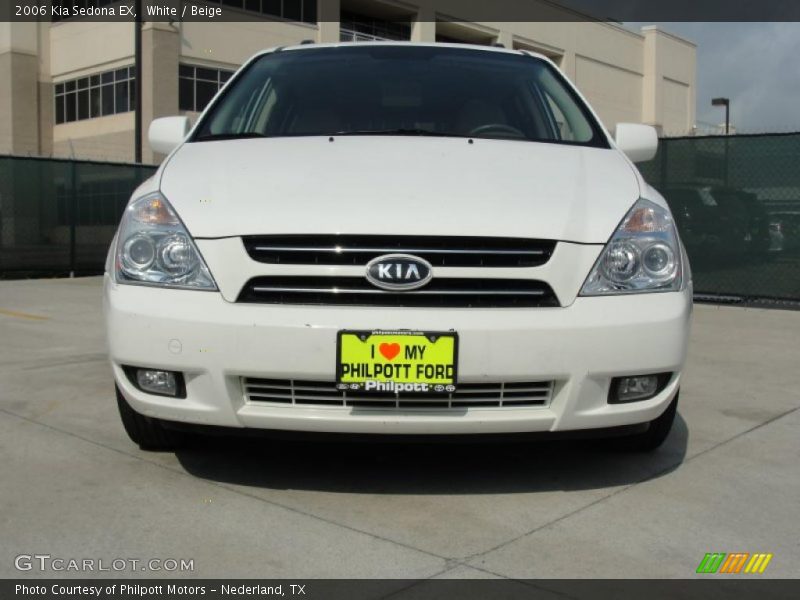 White / Beige 2006 Kia Sedona EX