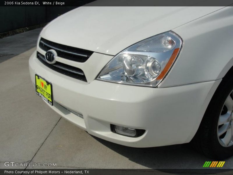 White / Beige 2006 Kia Sedona EX