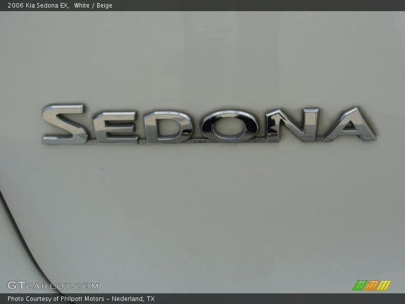 White / Beige 2006 Kia Sedona EX