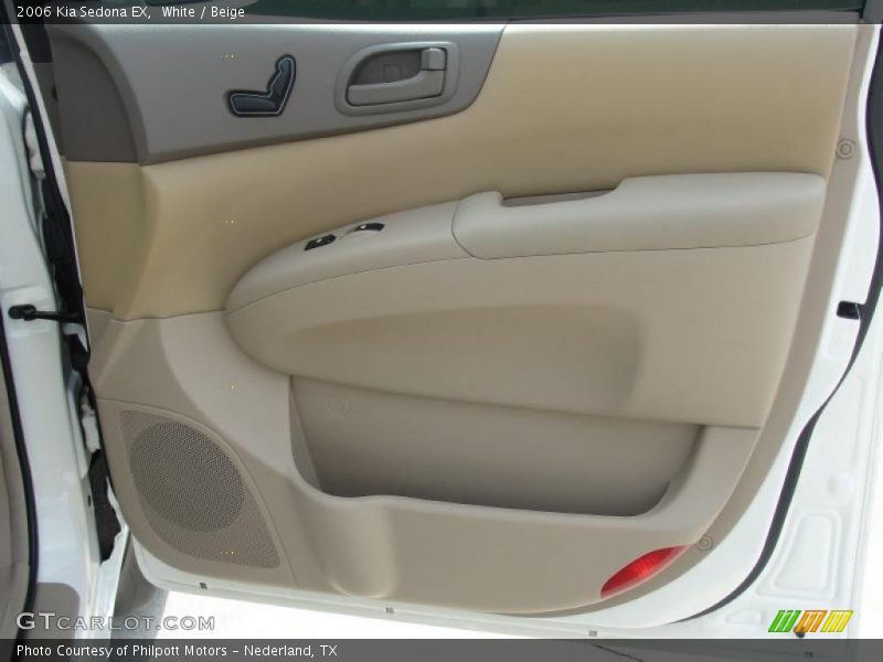 White / Beige 2006 Kia Sedona EX