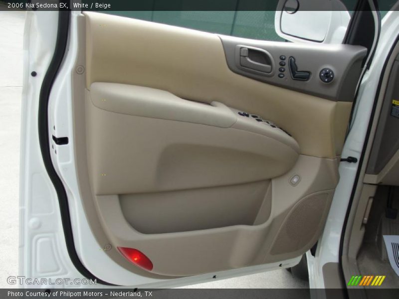 White / Beige 2006 Kia Sedona EX