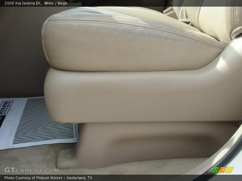 White / Beige 2006 Kia Sedona EX