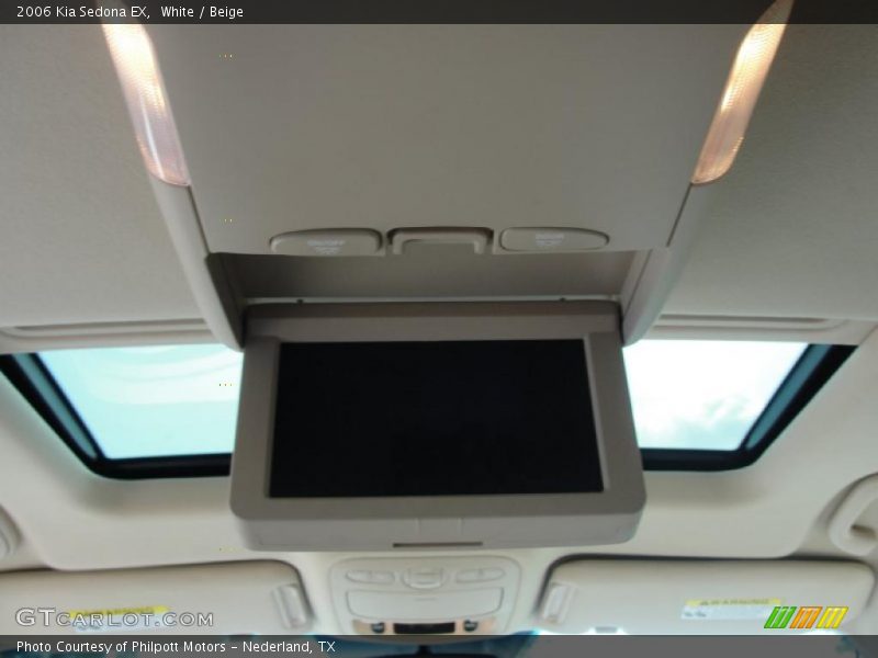 White / Beige 2006 Kia Sedona EX