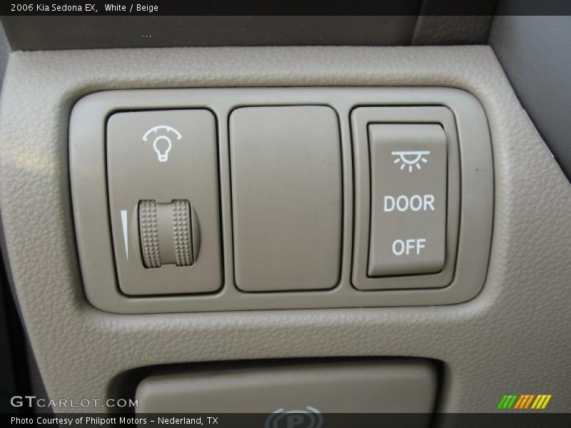 White / Beige 2006 Kia Sedona EX