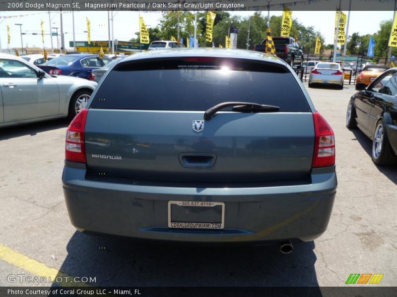 Magnesium Pearlcoat / Dark Slate Gray/Light Graystone 2006 Dodge Magnum SE