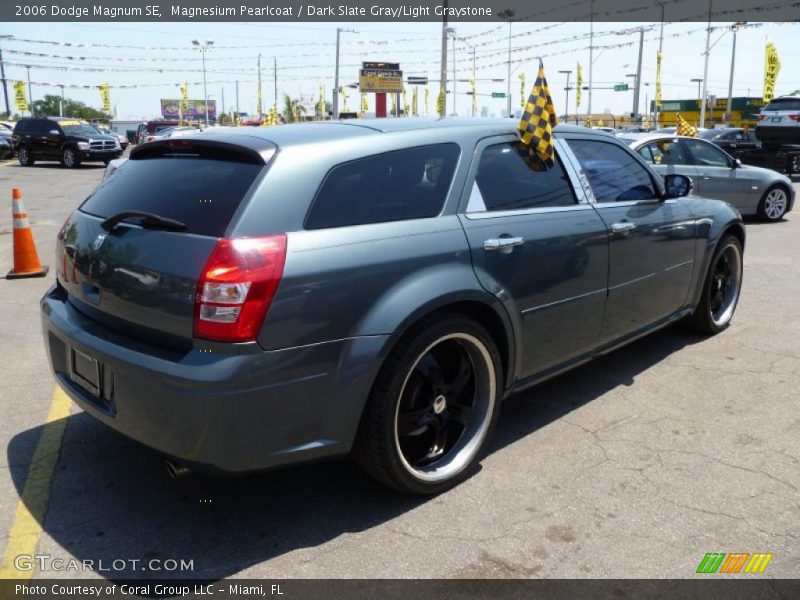 Magnesium Pearlcoat / Dark Slate Gray/Light Graystone 2006 Dodge Magnum SE