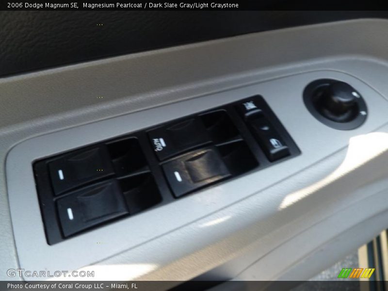 Magnesium Pearlcoat / Dark Slate Gray/Light Graystone 2006 Dodge Magnum SE