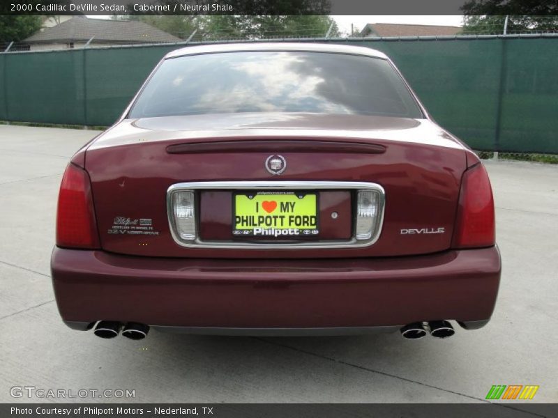 Cabernet / Neutral Shale 2000 Cadillac DeVille Sedan