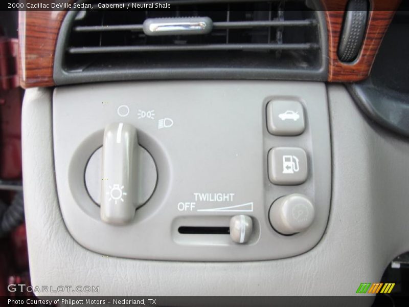 Cabernet / Neutral Shale 2000 Cadillac DeVille Sedan