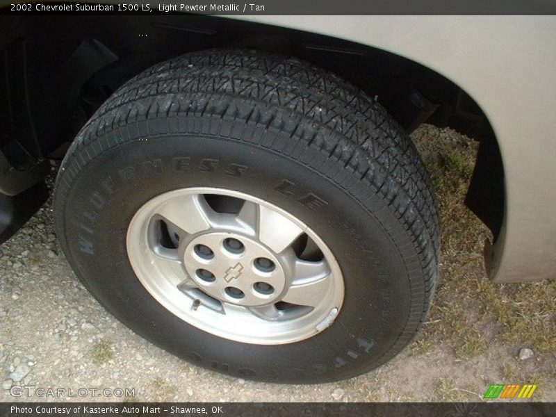 Light Pewter Metallic / Tan 2002 Chevrolet Suburban 1500 LS