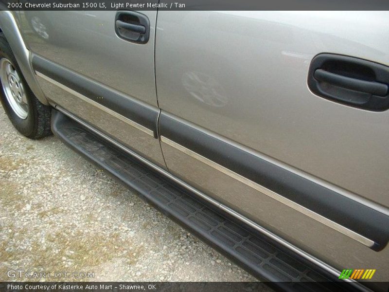 Light Pewter Metallic / Tan 2002 Chevrolet Suburban 1500 LS