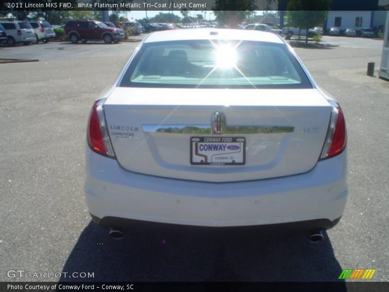 White Platinum Metallic Tri-Coat / Light Camel 2011 Lincoln MKS FWD