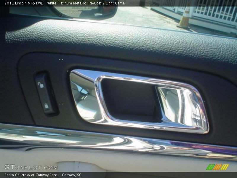 White Platinum Metallic Tri-Coat / Light Camel 2011 Lincoln MKS FWD