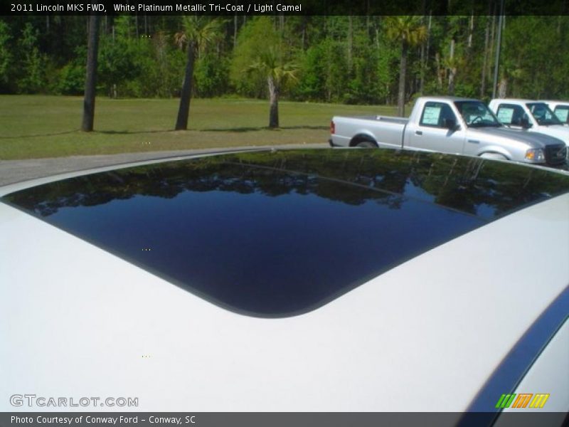 White Platinum Metallic Tri-Coat / Light Camel 2011 Lincoln MKS FWD