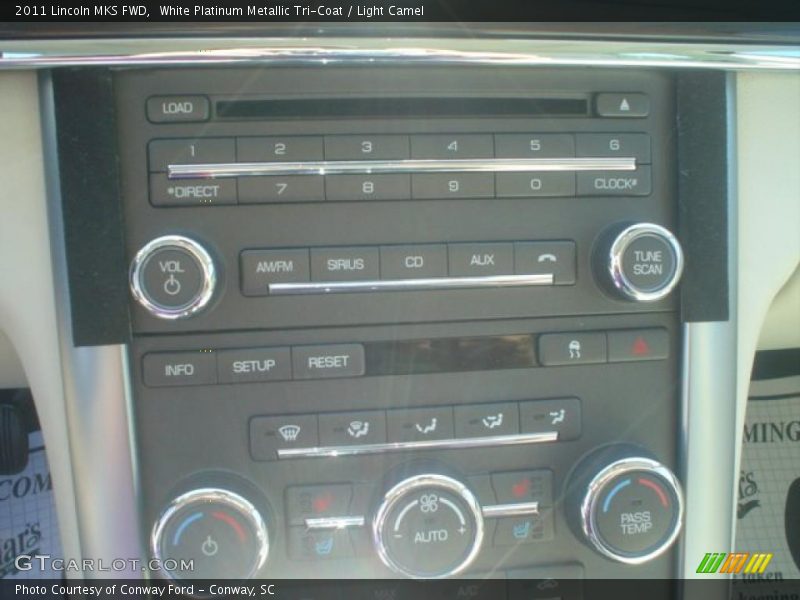 White Platinum Metallic Tri-Coat / Light Camel 2011 Lincoln MKS FWD