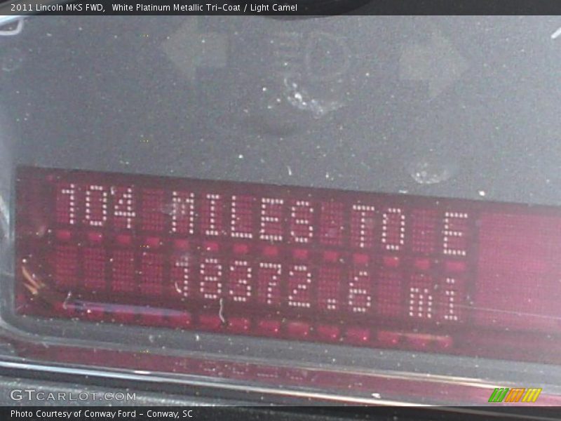 White Platinum Metallic Tri-Coat / Light Camel 2011 Lincoln MKS FWD