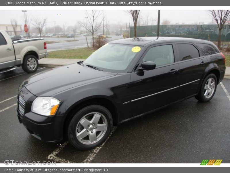 Front 3/4 View of 2006 Magnum R/T AWD