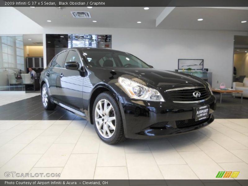 Front 3/4 View of 2009 G 37 x S Sedan