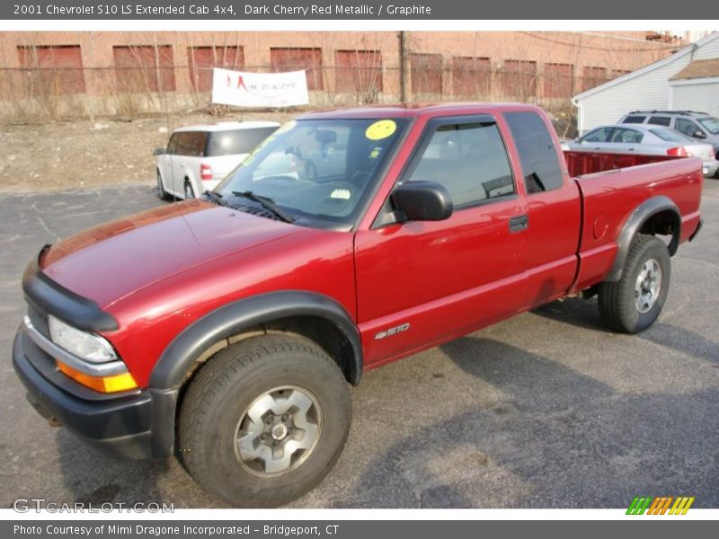 Front 3/4 View of 2001 S10 LS Extended Cab 4x4