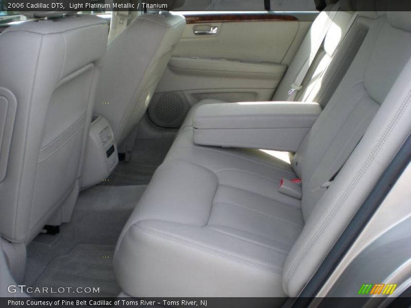 Light Platinum Metallic / Titanium 2006 Cadillac DTS
